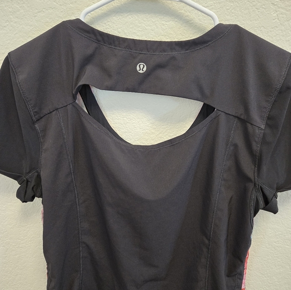LULULEMON Lightened Up T-Shirt Womens 8 Rose Print Short Sleeve Technical Top - Picture 3 of 5